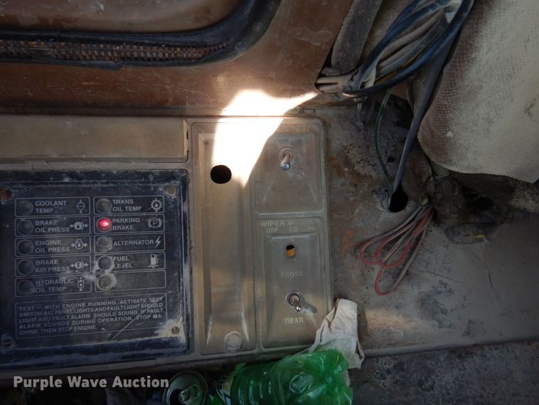 image for item KU9943 1983 Caterpillar 966D  wheel loader