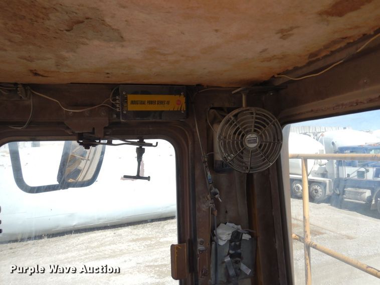 image for item KU9943 1983 Caterpillar 966D  wheel loader