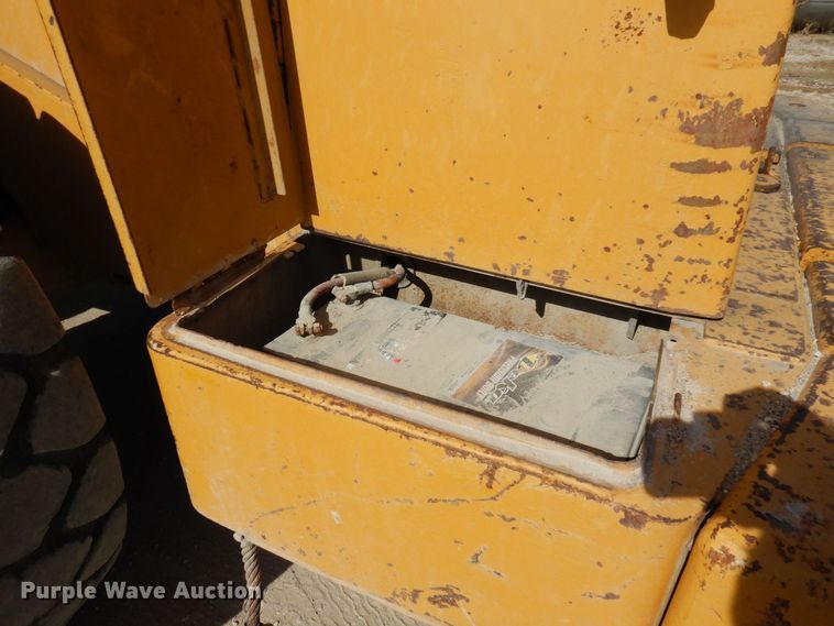 image for item KU9943 1983 Caterpillar 966D  wheel loader