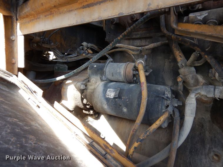 image for item KU9943 1983 Caterpillar 966D  wheel loader