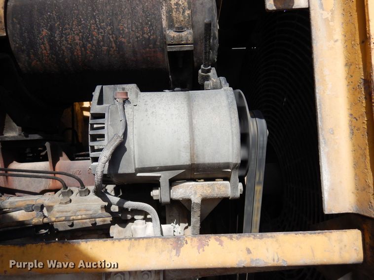 image for item KU9943 1983 Caterpillar 966D  wheel loader