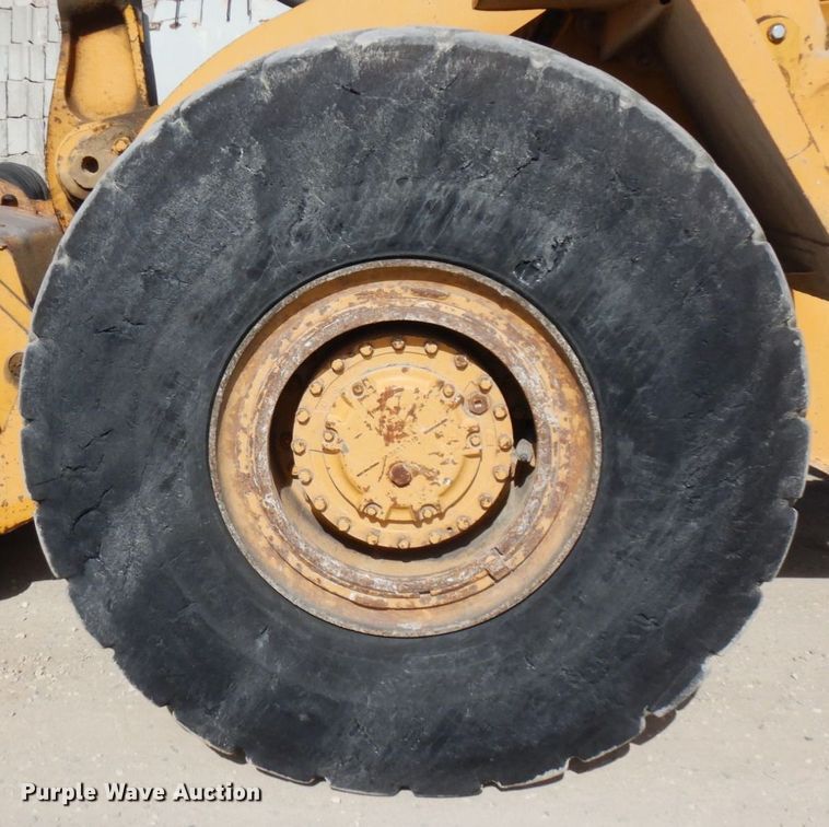 image for item KU9943 1983 Caterpillar 966D  wheel loader