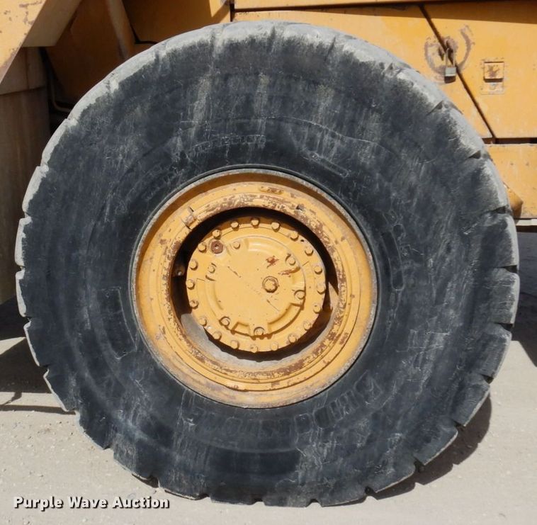 image for item KU9943 1983 Caterpillar 966D  wheel loader