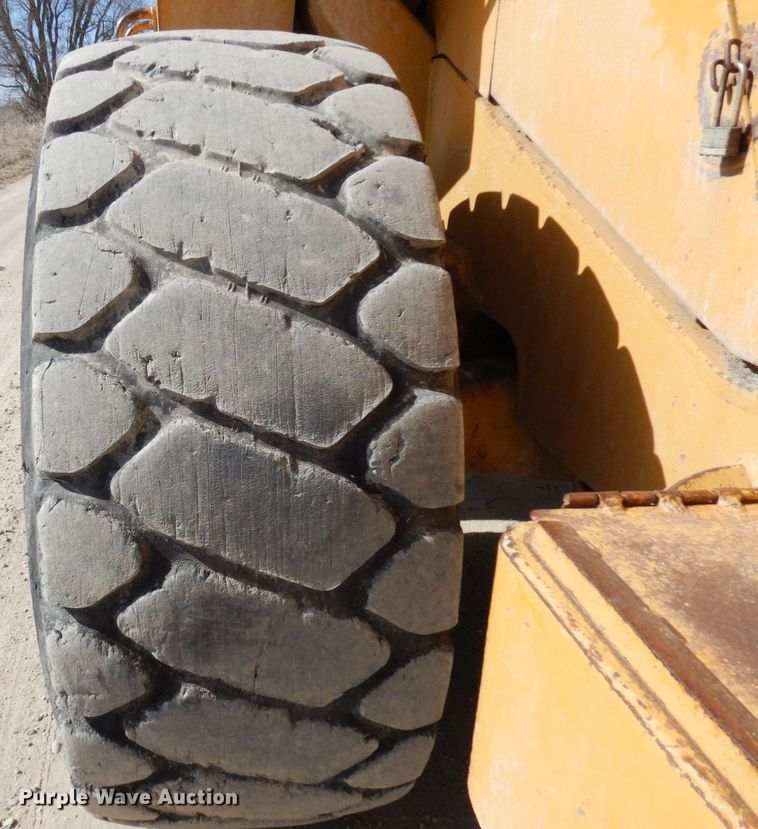 image for item KU9943 1983 Caterpillar 966D  wheel loader