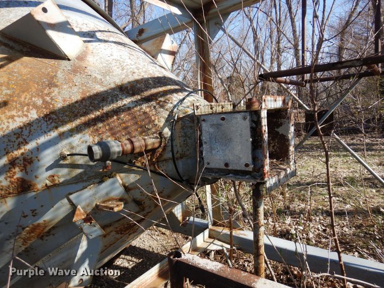 image for item KU9953 MTM  concrete silo