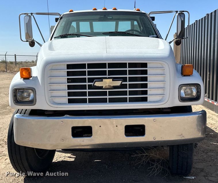 image for item KX9072 2002 GMC C7500  winch truck