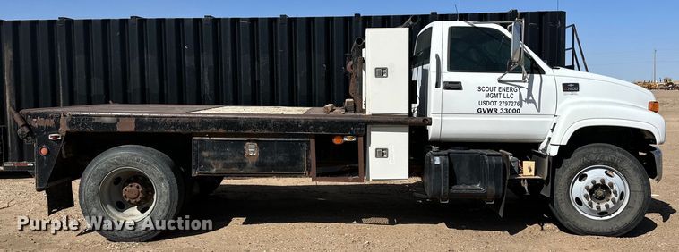 image for item KX9072 2002 GMC C7500  winch truck