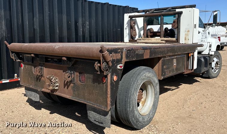 image for item KX9072 2002 GMC C7500  winch truck