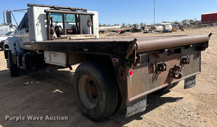 image for item KX9072 2002 GMC C7500  winch truck