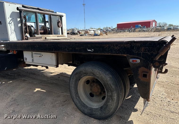 image for item KX9072 2002 GMC C7500  winch truck