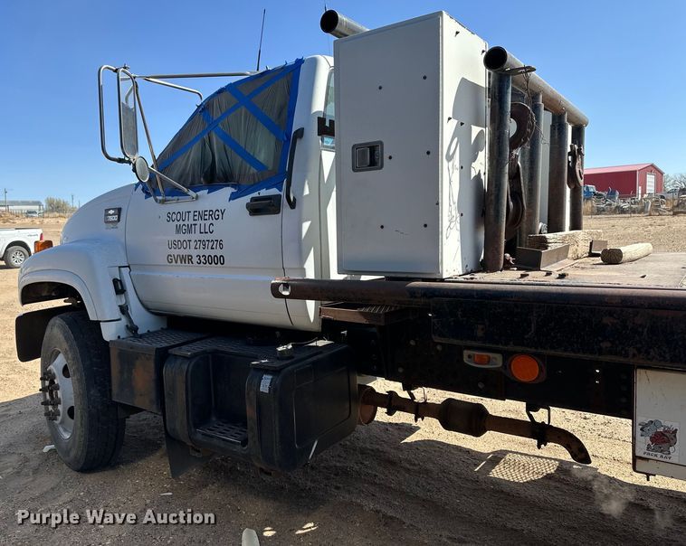 image for item KX9072 2002 GMC C7500  winch truck