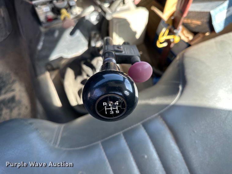 image for item KX9072 2002 GMC C7500  winch truck