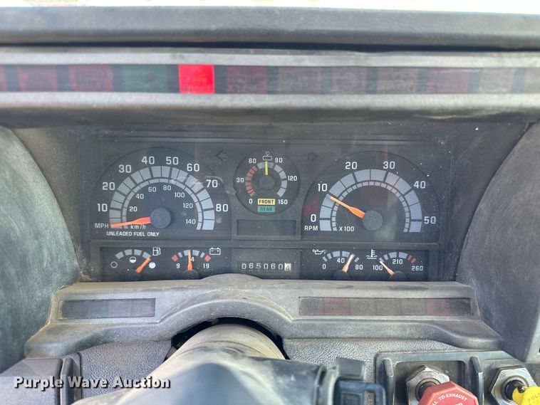 image for item KX9072 2002 GMC C7500  winch truck