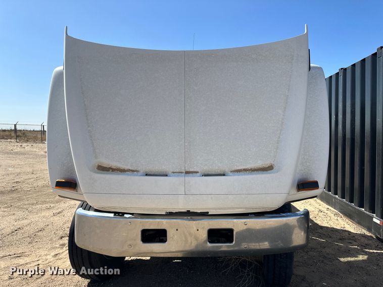 image for item KX9072 2002 GMC C7500  winch truck