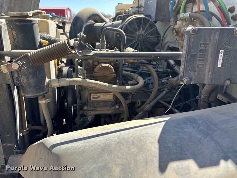 image for item KX9072 2002 GMC C7500  winch truck