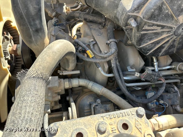 image for item KX9072 2002 GMC C7500  winch truck