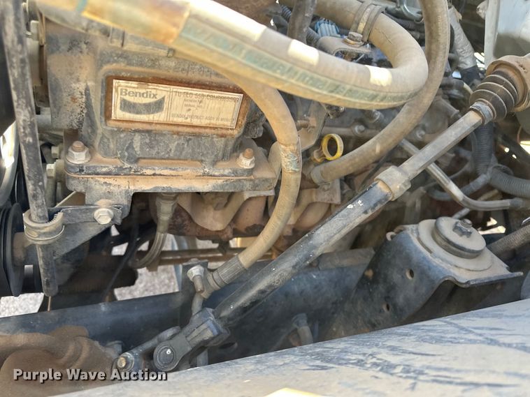 image for item KX9072 2002 GMC C7500  winch truck