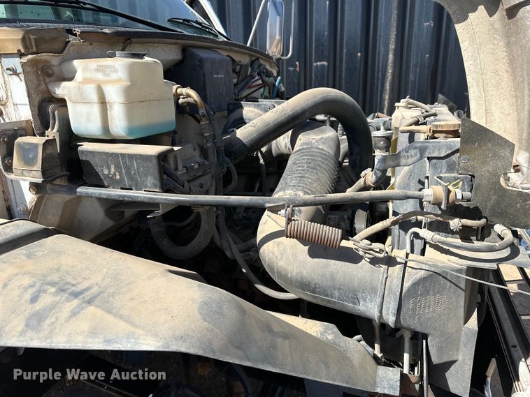 image for item KX9072 2002 GMC C7500  winch truck