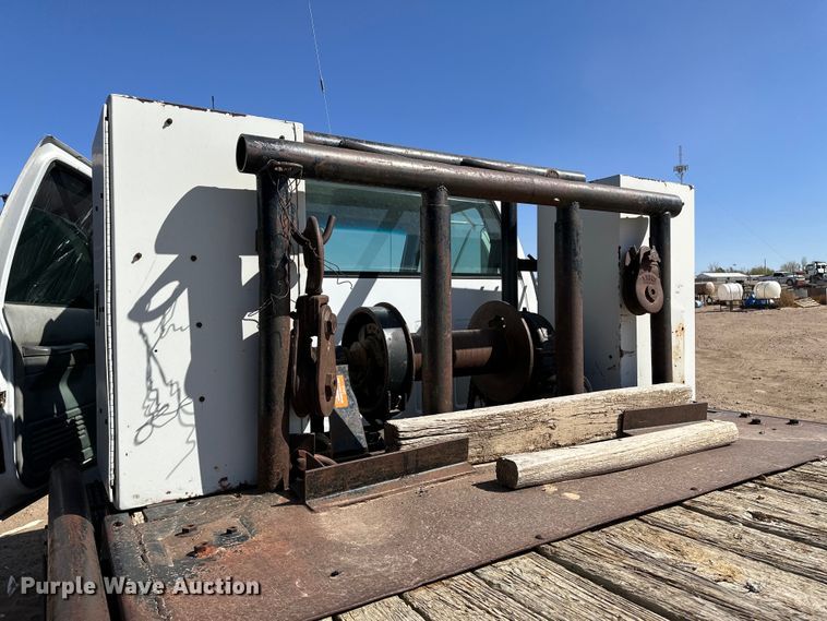 image for item KX9072 2002 GMC C7500  winch truck