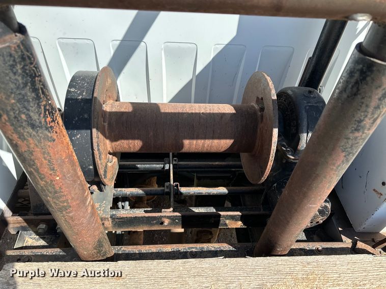 image for item KX9072 2002 GMC C7500  winch truck