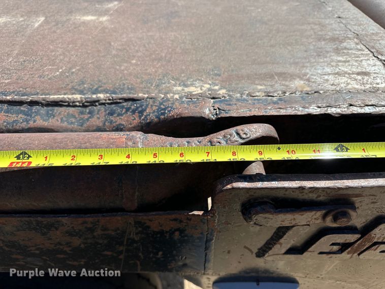 image for item KX9072 2002 GMC C7500  winch truck