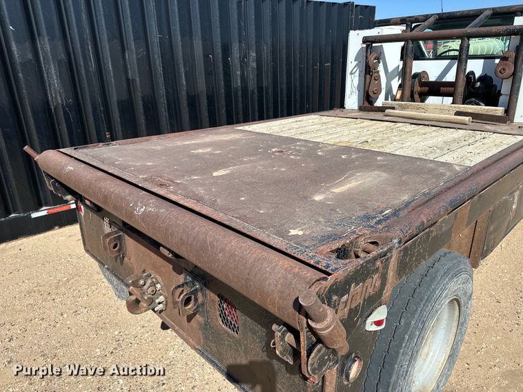 image for item KX9072 2002 GMC C7500  winch truck