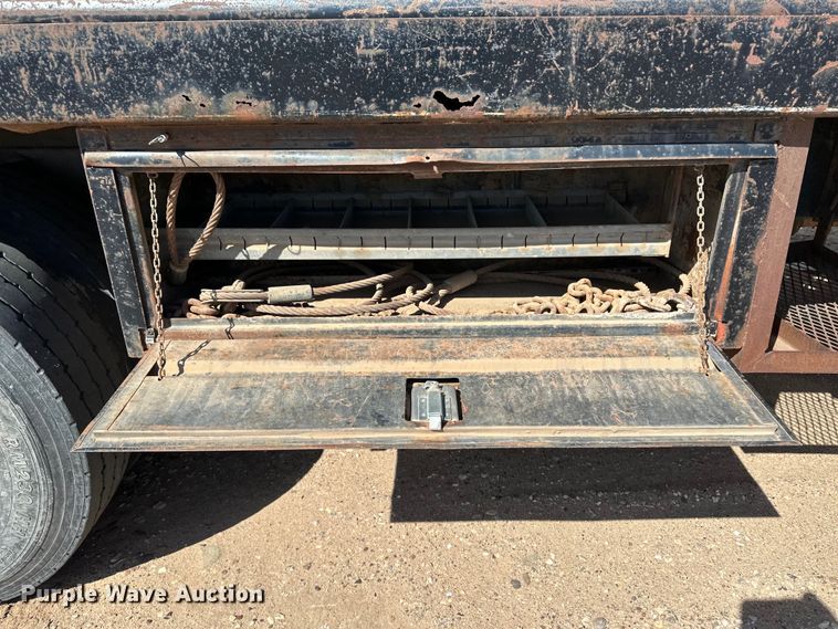 image for item KX9072 2002 GMC C7500  winch truck