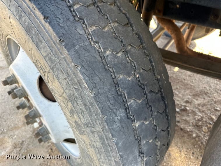 image for item KX9072 2002 GMC C7500  winch truck