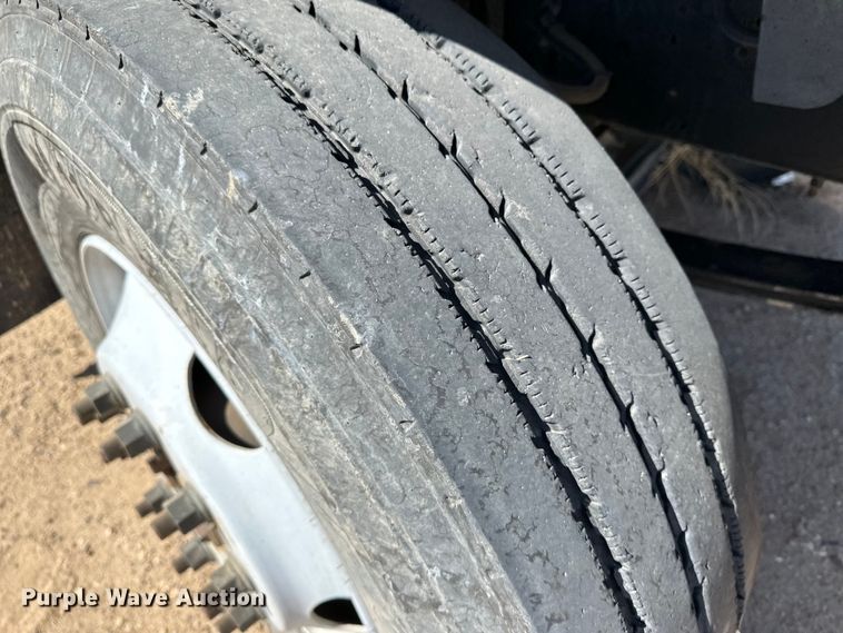 image for item KX9072 2002 GMC C7500  winch truck