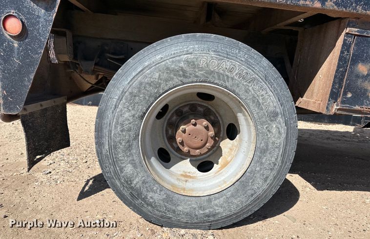 image for item KX9072 2002 GMC C7500  winch truck