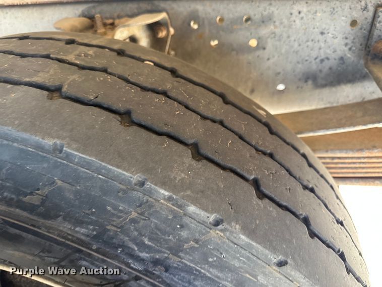 image for item KX9072 2002 GMC C7500  winch truck