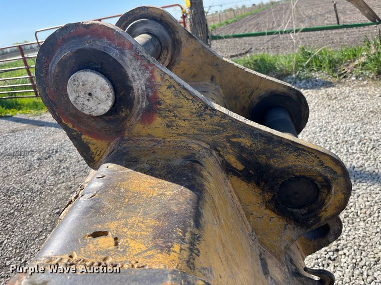 image for item LA9937 42" W excavator bucket