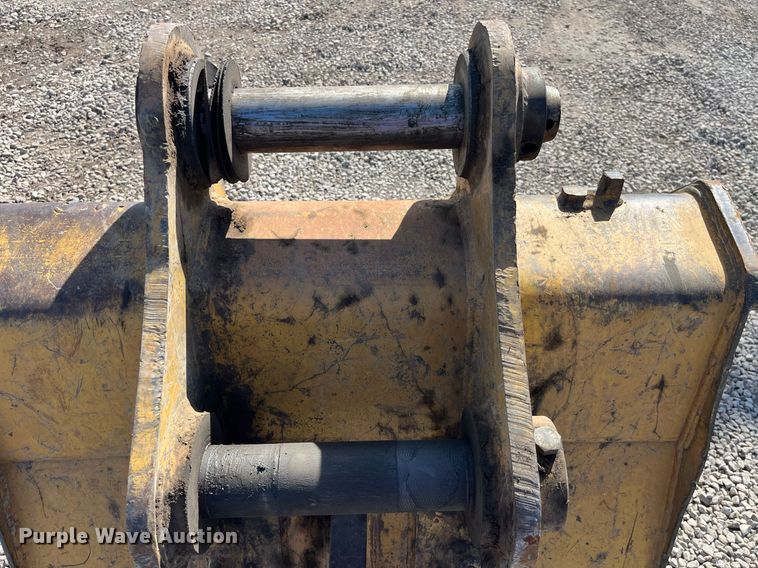 image for item LA9937 42" W excavator bucket