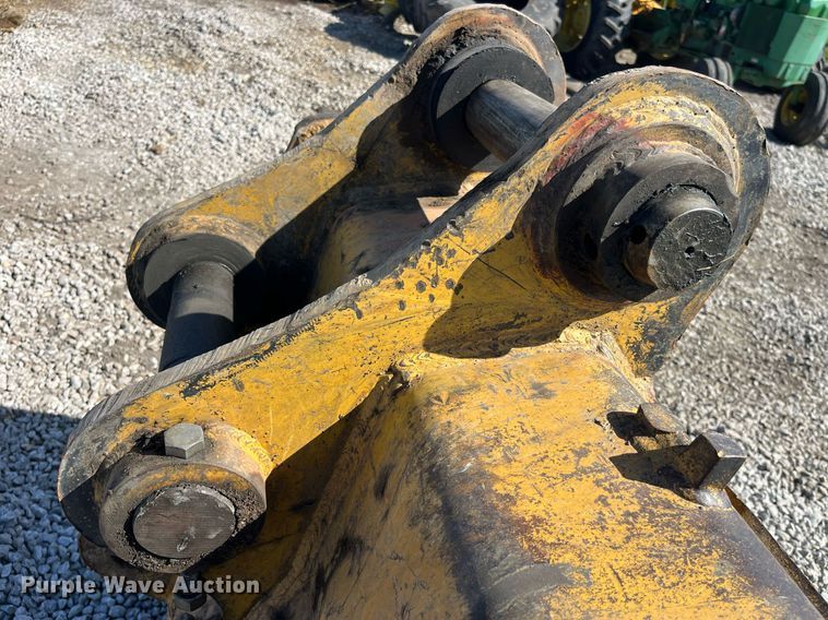 image for item LA9937 42" W excavator bucket