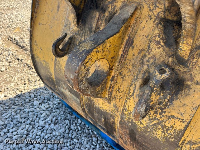 image for item LA9937 42" W excavator bucket