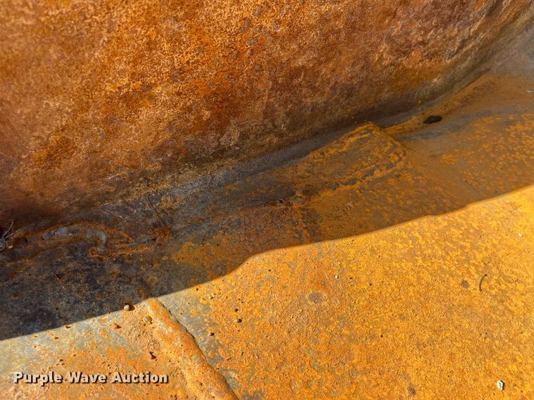 image for item LA9937 42" W excavator bucket