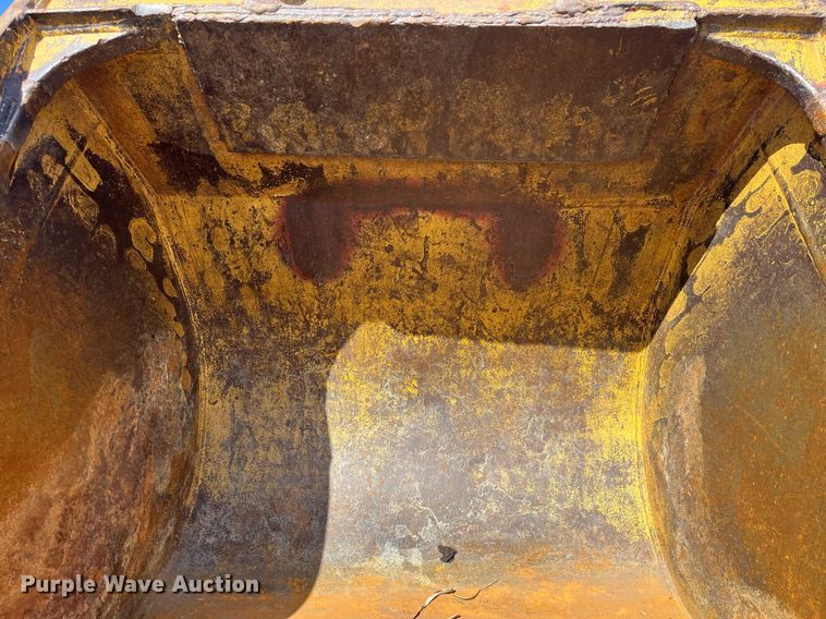 image for item LA9937 42" W excavator bucket