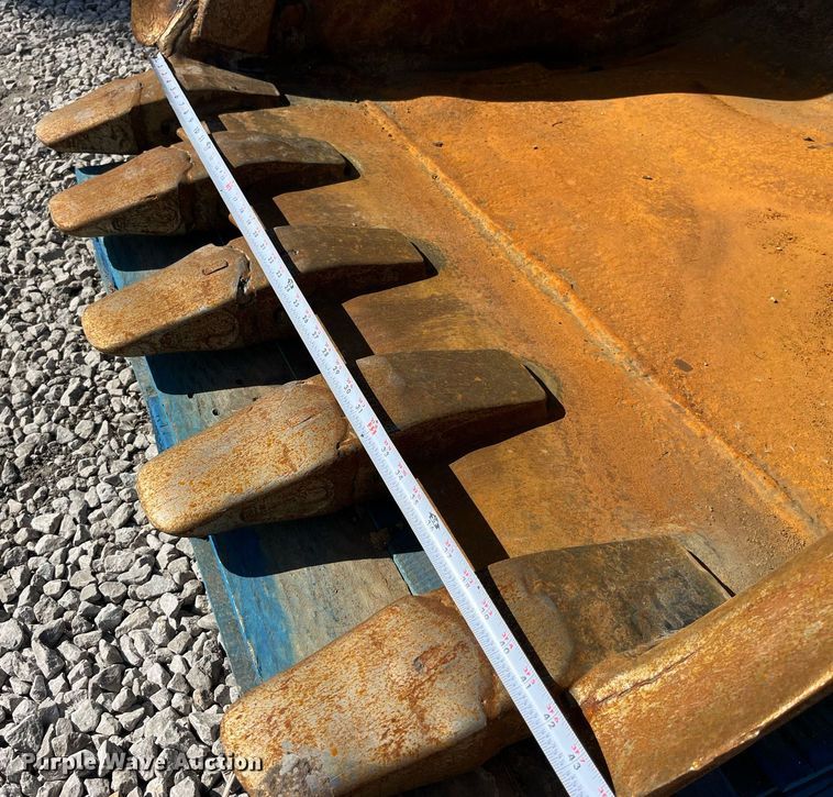 image for item LA9937 42" W excavator bucket