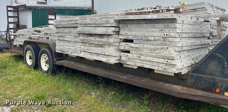 image for item LA9939 Approximately 114 concrete forms