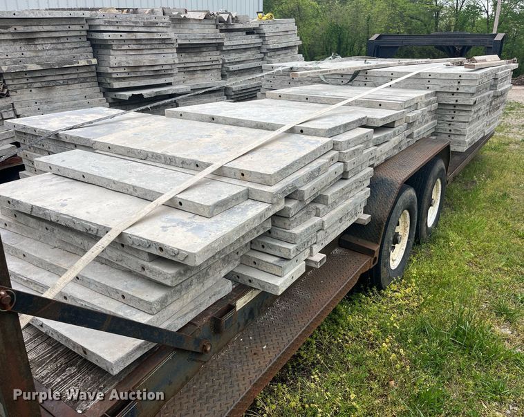 image for item LA9939 Approximately 114 concrete forms