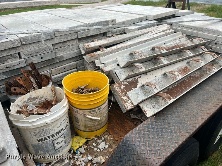 image for item LA9939 Approximately 114 concrete forms