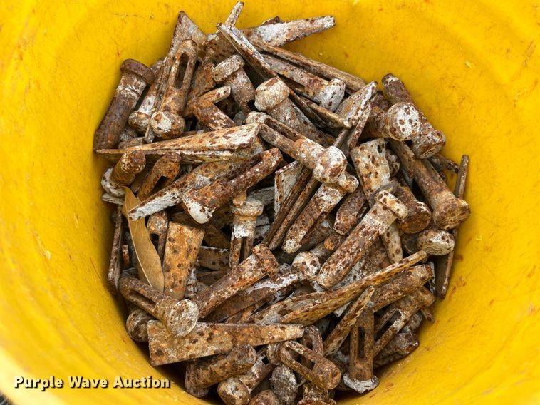 image for item LA9939 Approximately 114 concrete forms