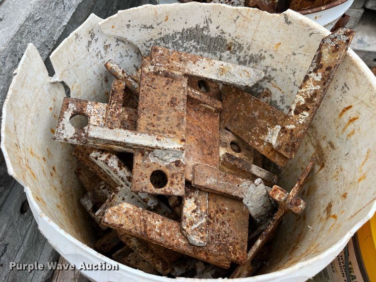 image for item LA9939 Approximately 114 concrete forms