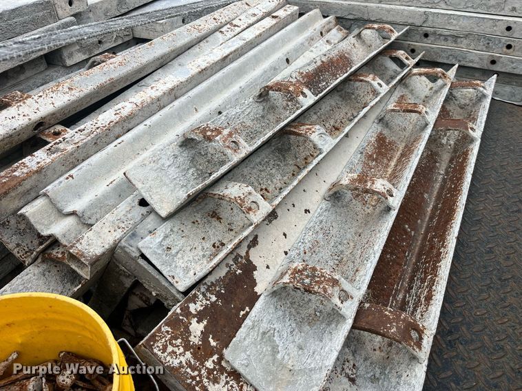 image for item LA9939 Approximately 114 concrete forms