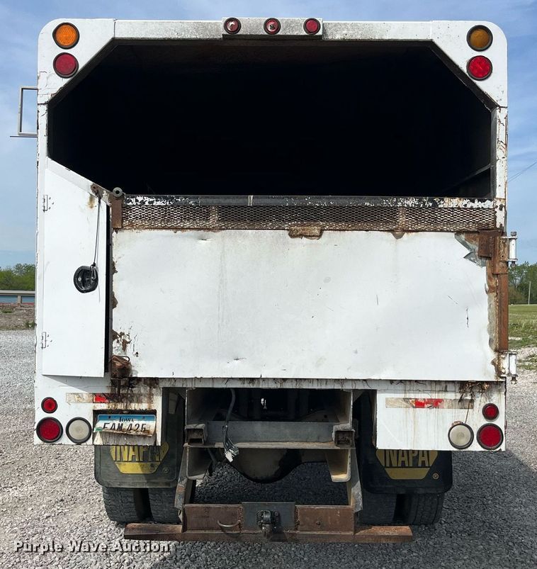 image for item LA9947 2007 Ford F750 Super Duty XL  chipper truck