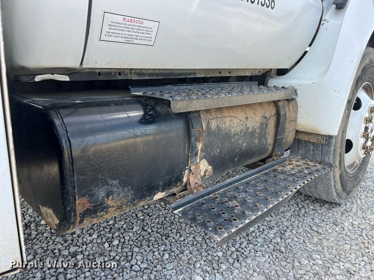 image for item LA9947 2007 Ford F750 Super Duty XL  chipper truck