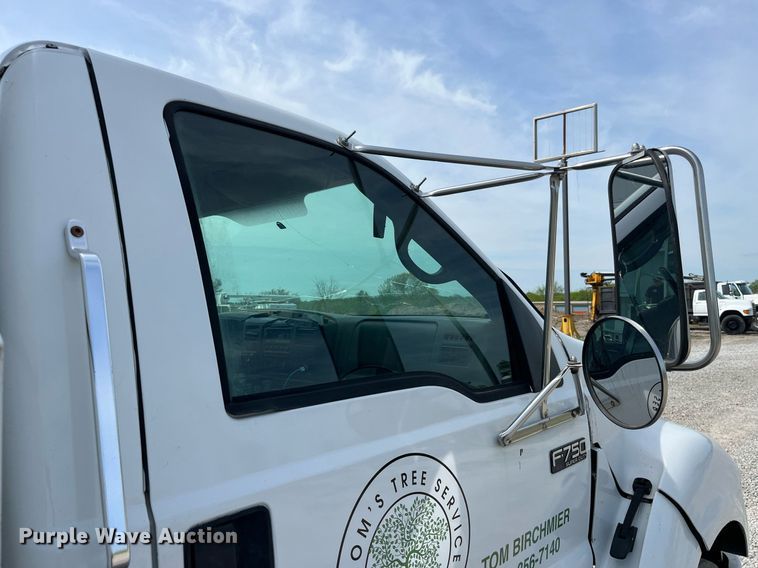 image for item LA9947 2007 Ford F750 Super Duty XL  chipper truck