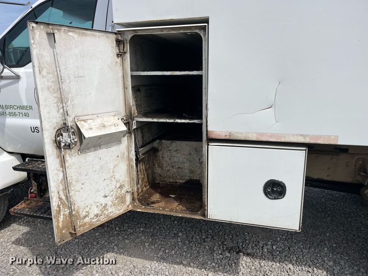 image for item LA9947 2007 Ford F750 Super Duty XL  chipper truck