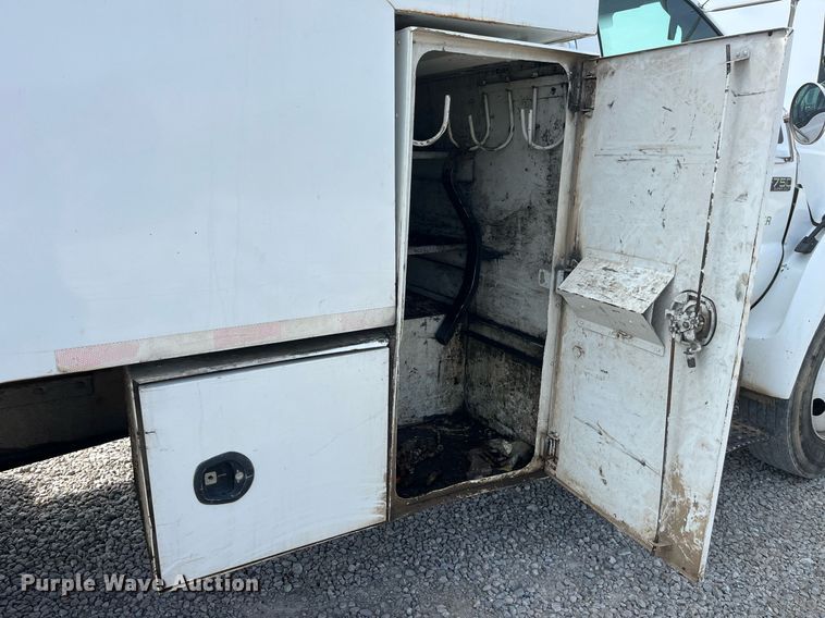 image for item LA9947 2007 Ford F750 Super Duty XL  chipper truck