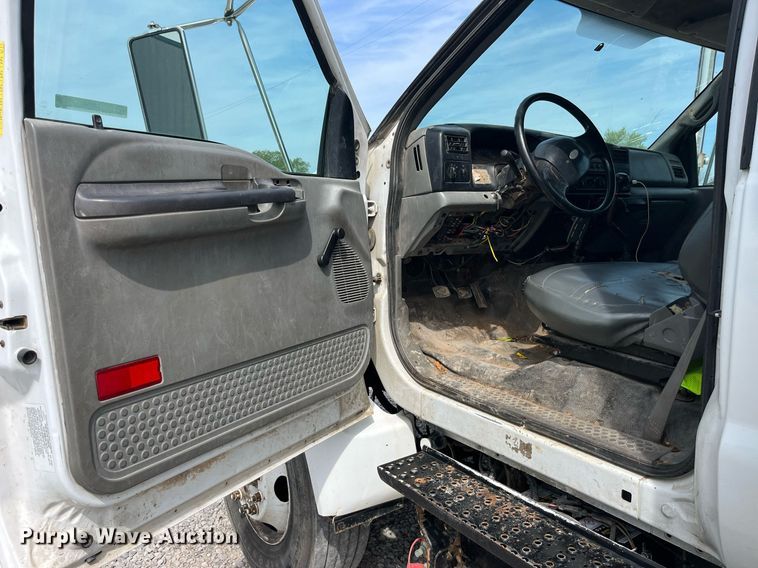 image for item LA9947 2007 Ford F750 Super Duty XL  chipper truck